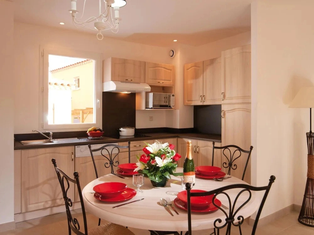 Provencal Apartment for 4 in Sorgue
