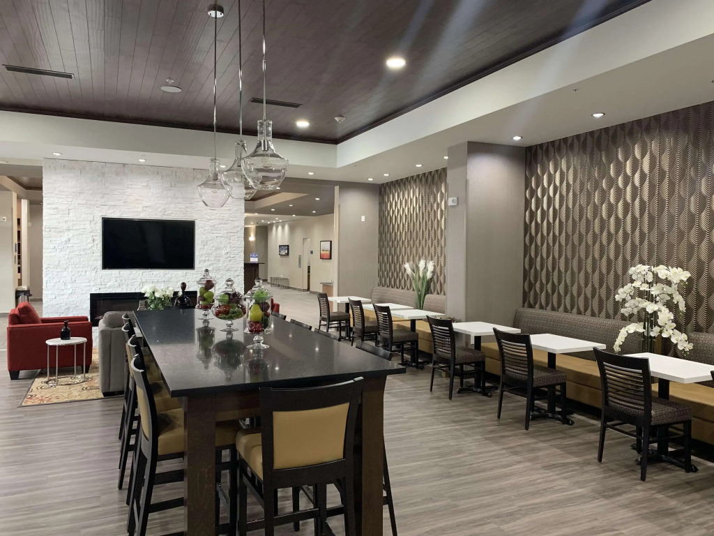 Best Western Plus Hinton Inn & Suites