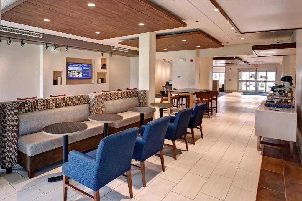 Holiday Inn Express & Suites Great Bend by IHG