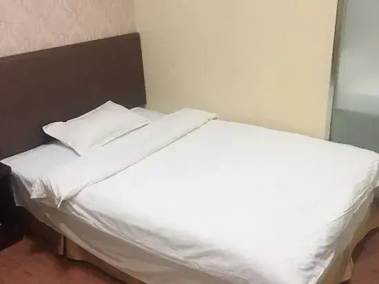 Junyi Chain Hotel (Nanjing South Railway Station Hongyun Avenue Subway Station)