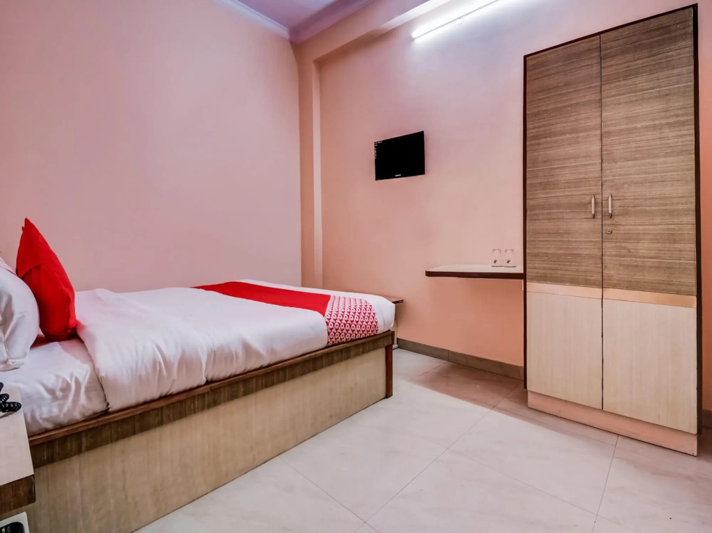 OYO 17250 Hotel Ganesham