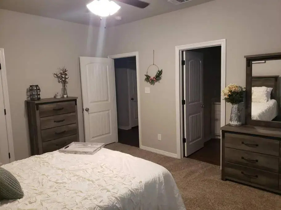 NEW 4/4 Farmhouse style house in College Station!
