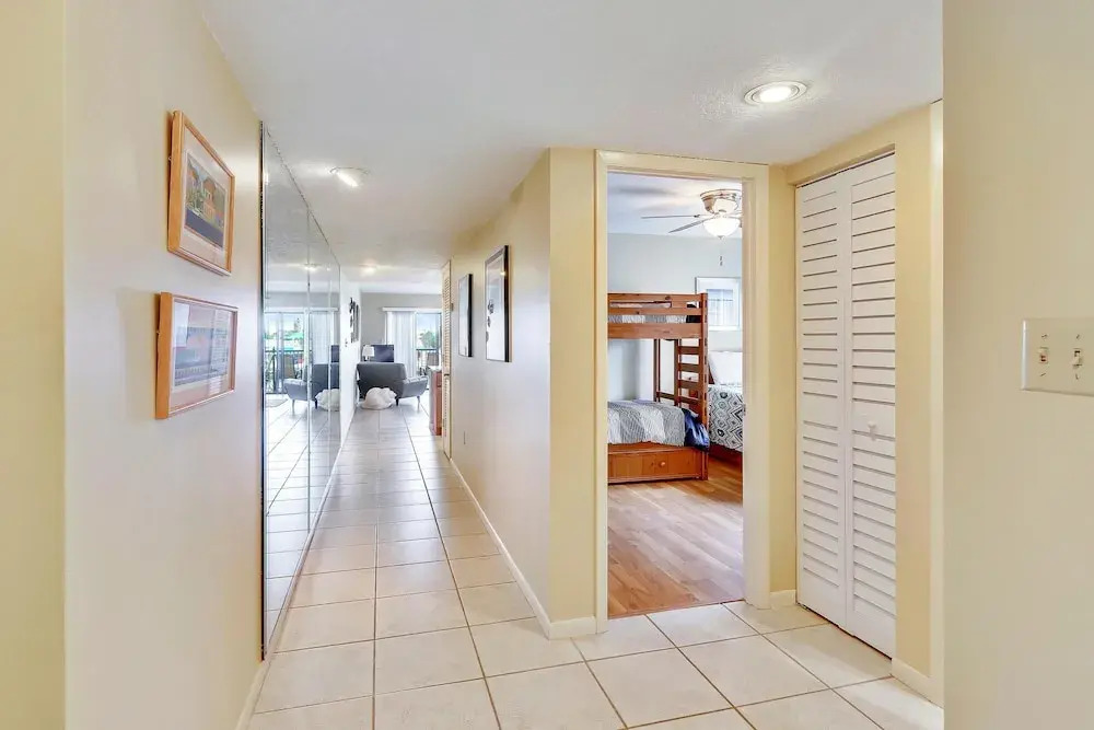 Land's End 206 Building 3 Updated / Bay Views/ End Unit!