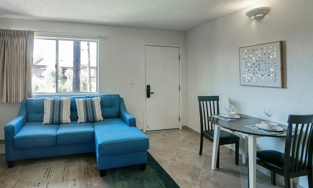 211 Fully Furnished 1BR Suite-Outdoor Pool! by RedAwning