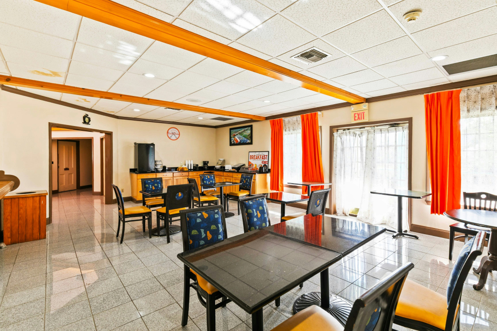Howard Johnson by Wyndham Hattiesburg