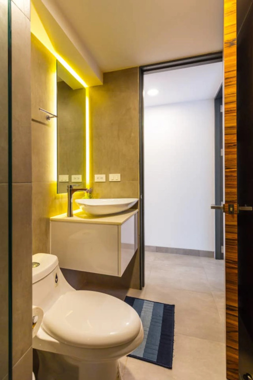 Large 2 BR Close to Beach AC Rooftop Pool