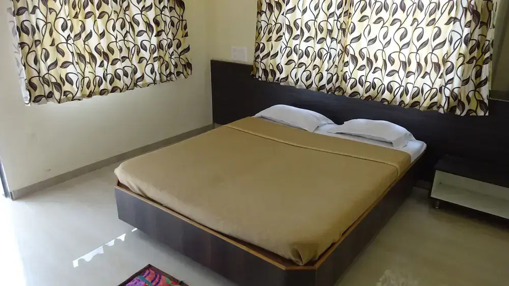 Hotel Sai Hira by OYO Rooms