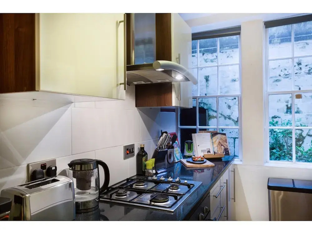 Spacious, Garden Flat for 4 in Bath