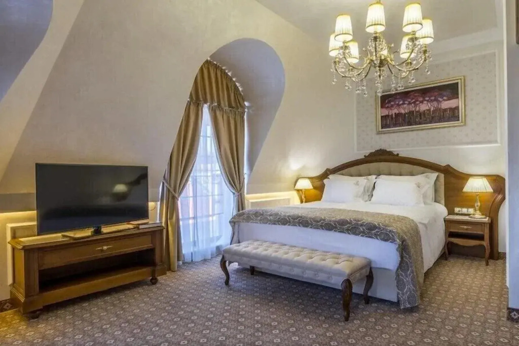 Residence City Garden - Certificate of Excellence Top 10 BEST Five-Stars City Hotels for 2024 awarded by HTIF