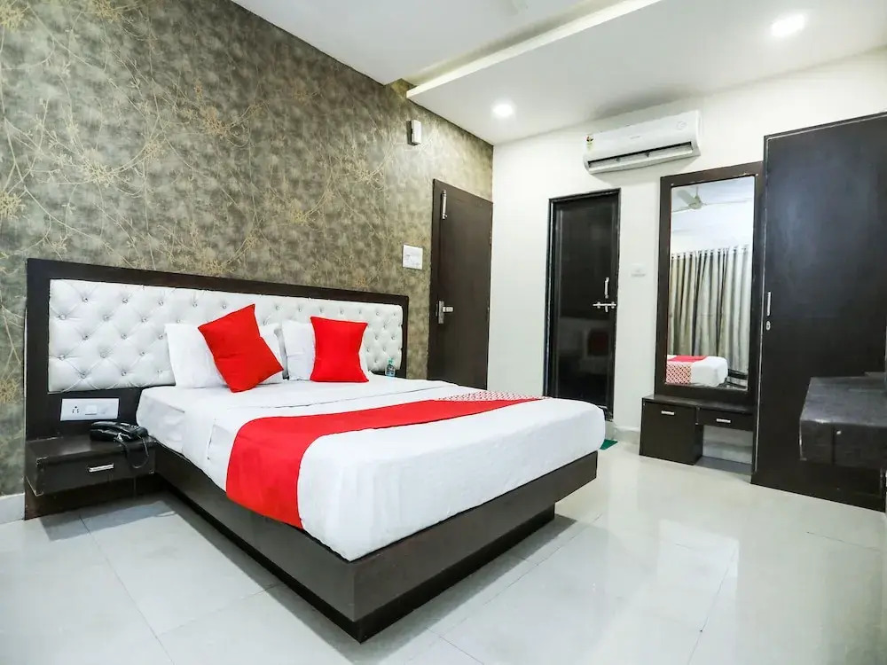 OYO 2681 Hotel Madhuram palace