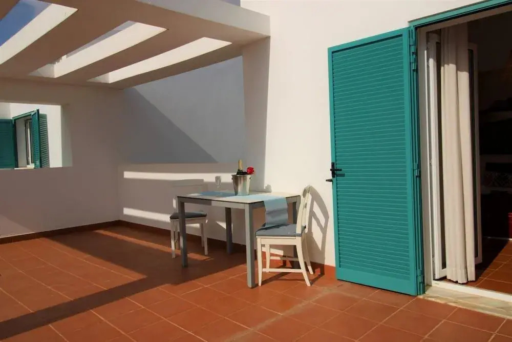Prainha Algarve Villa With Pool by Homing