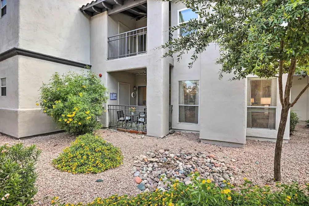 Bright Scottsdale Condo w/ Patio: 8 Mi to Old Town