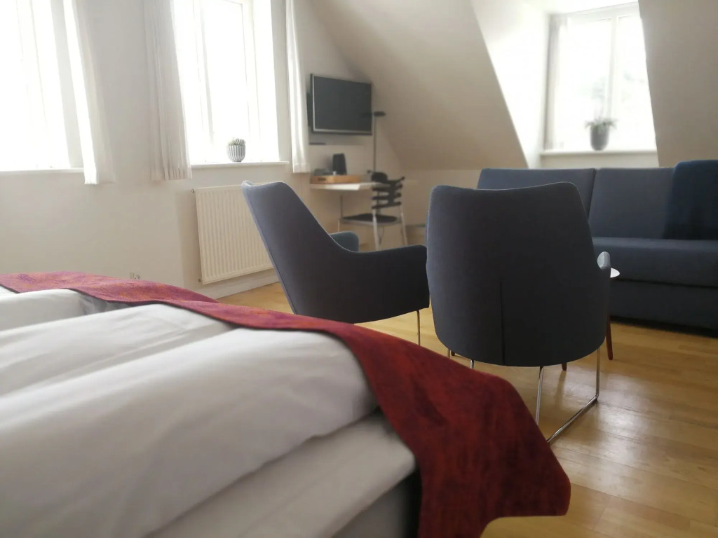 Sixtus Sinatur Hotel & Konference