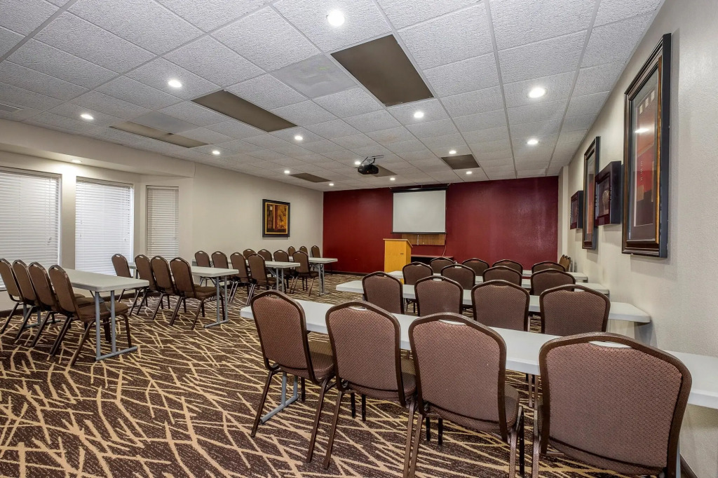 Red Roof Inn PLUS+ & Suites Knoxville West - Cedar Bluff