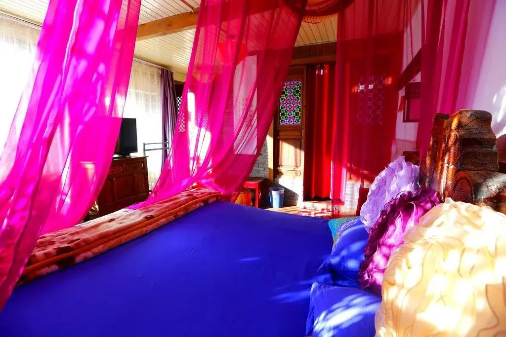 Lijiang Yuese Inn