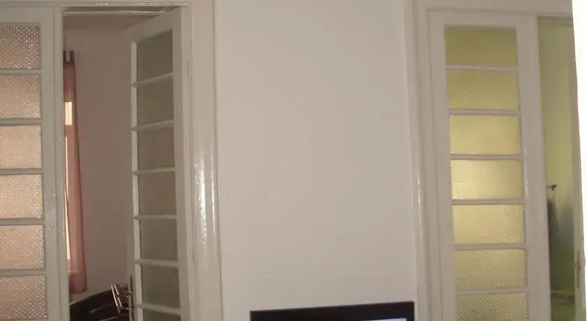 Petit Paris Hostel