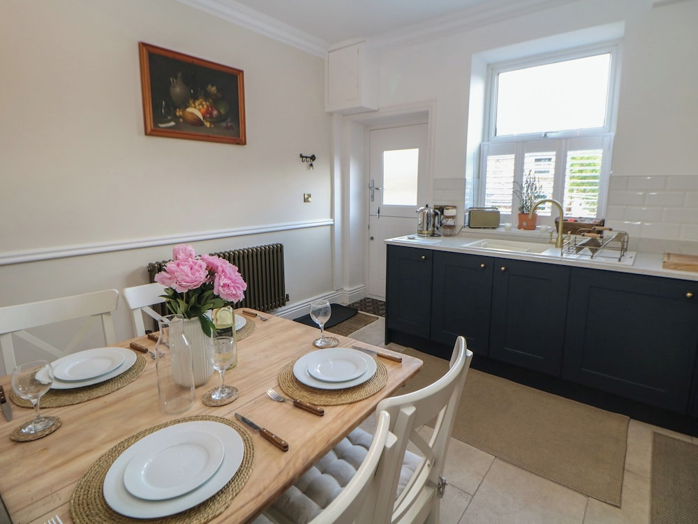16 Oak Bank