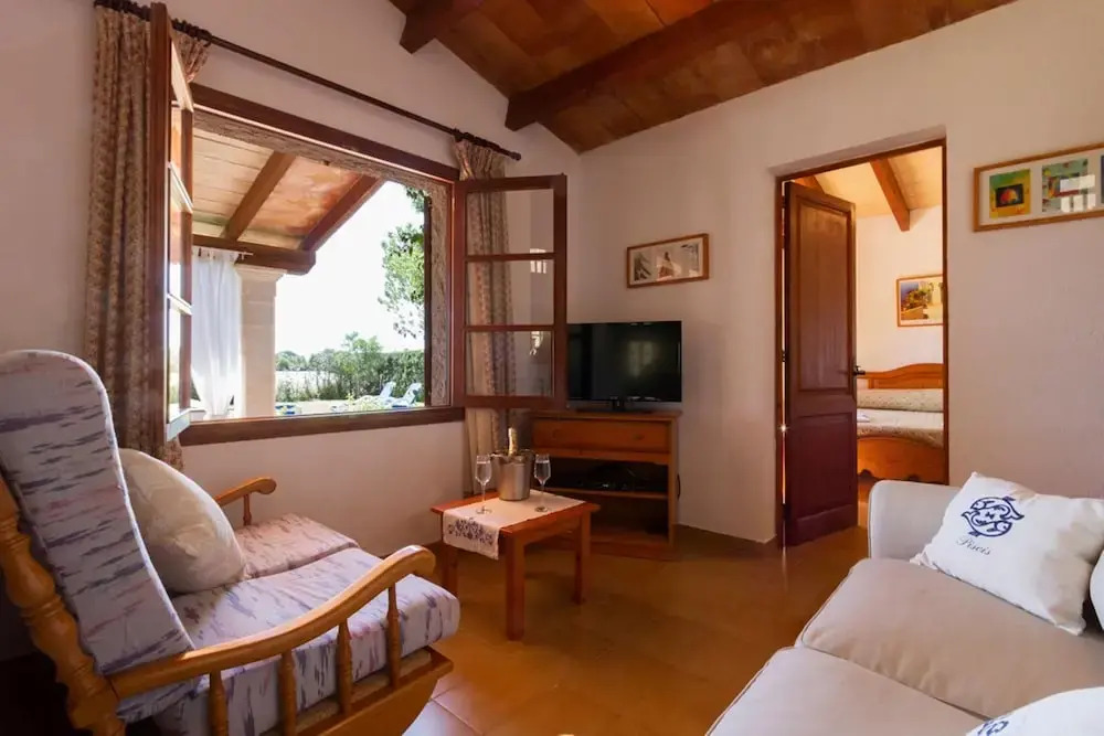 Villa - 2 Bedrooms with Pool and WiFi - 107615