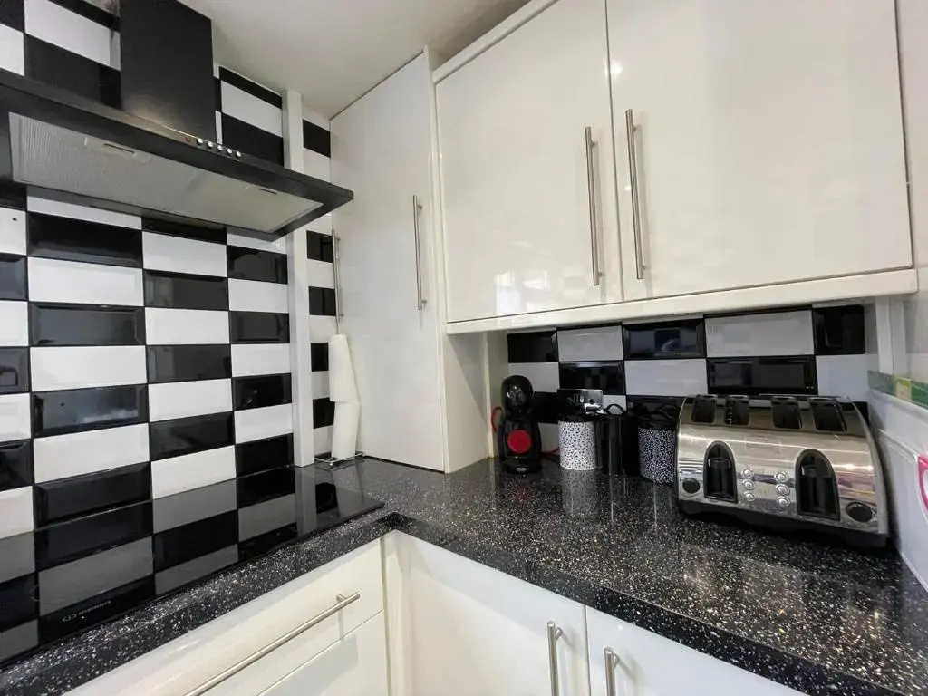 Warminster Apartment Bliss on the bay just a stone's throw away