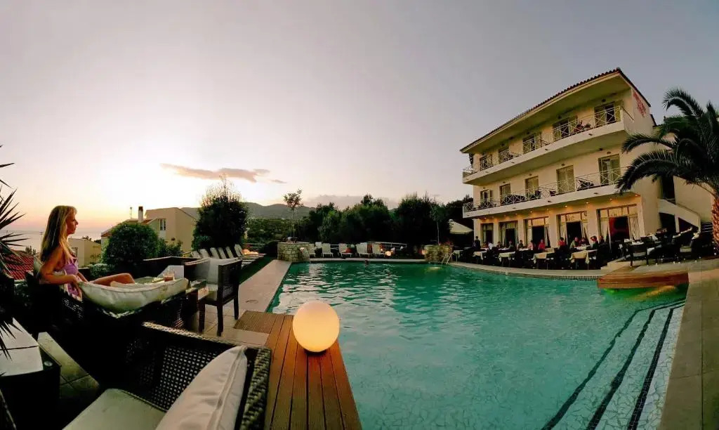 Sandy Bay Hotel