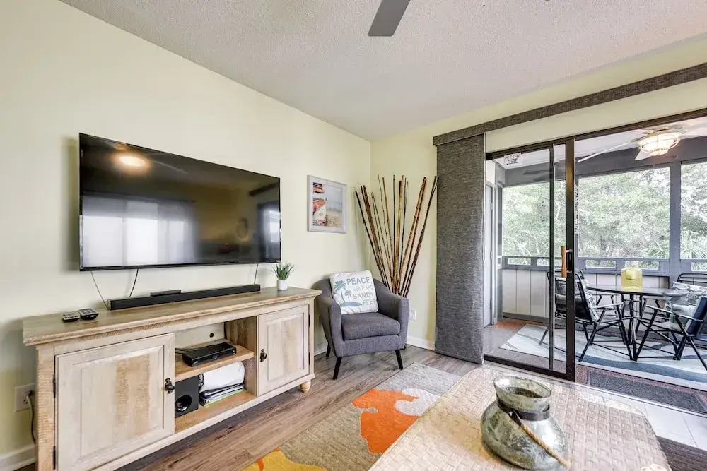 1 Mi to Coast: Myrtle Beach Condo w/ Balconies!