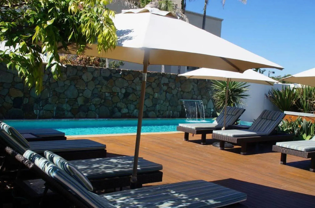Bayview Beachfront Apartments, in town right on the beach