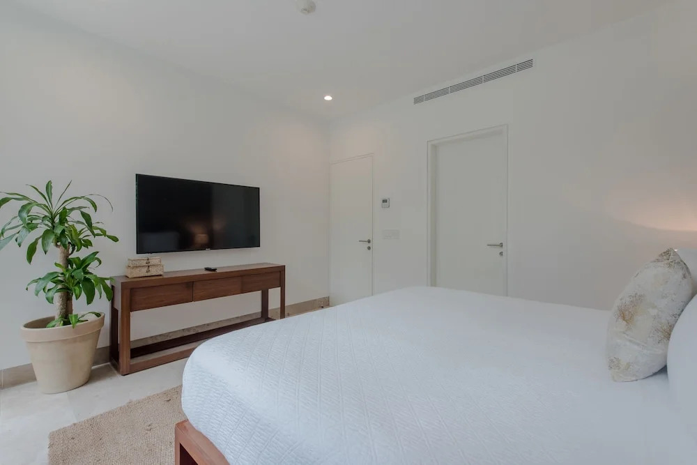 2 Bedroom Apartment Near the Beach