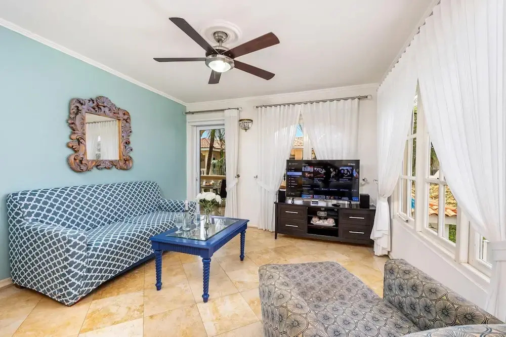 Cozy 1br1ba w Balcony Pool in Great Location