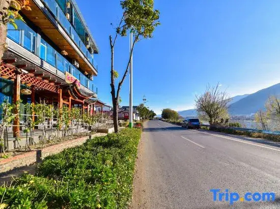 There is a worry-free inn by the sea (Erhai store)