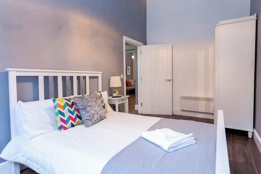 Spacious 2BR -liverpool Central - Walk to Royal Dock, Nightlife & Train Station