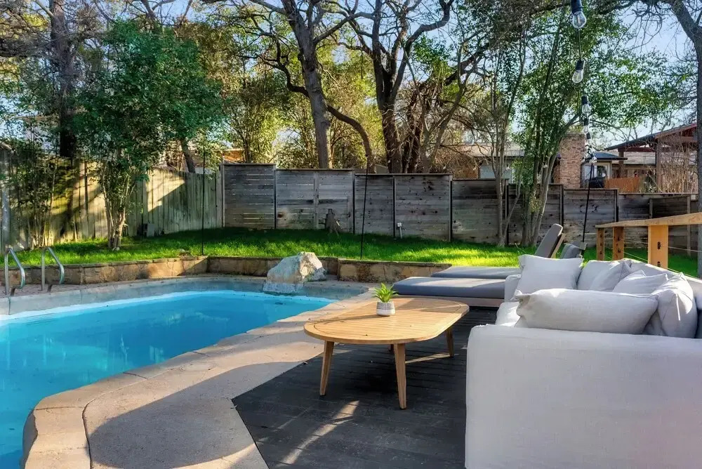 Luxury Zilker Home Pool Hot Tub Kitchen