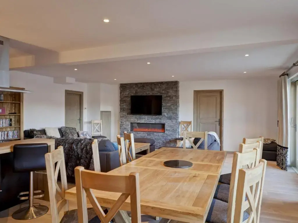 Appartement La Tania, 5 pièces, 12 personnes - FR-1-513-17