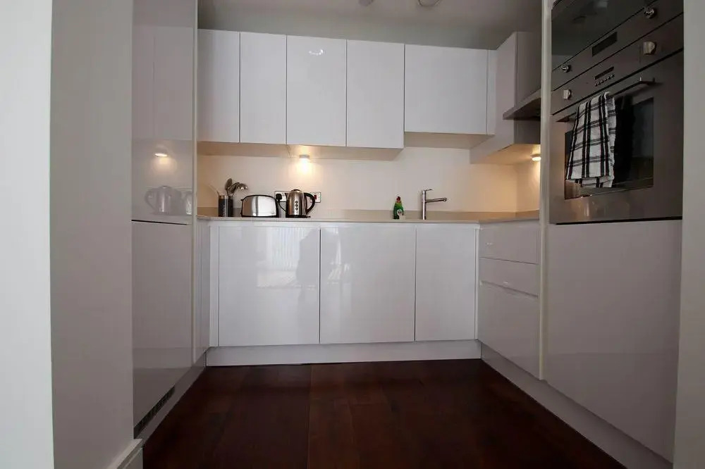 Lincoln Plaza One-Bedroom Apartments