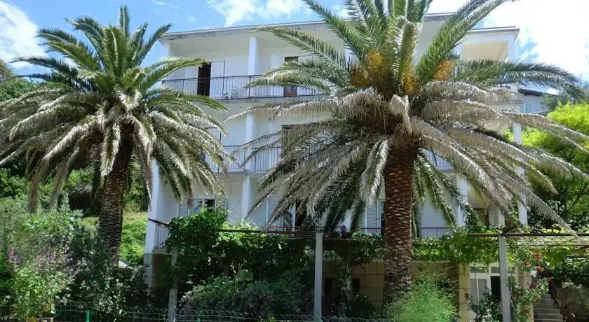 Rooms Makaus