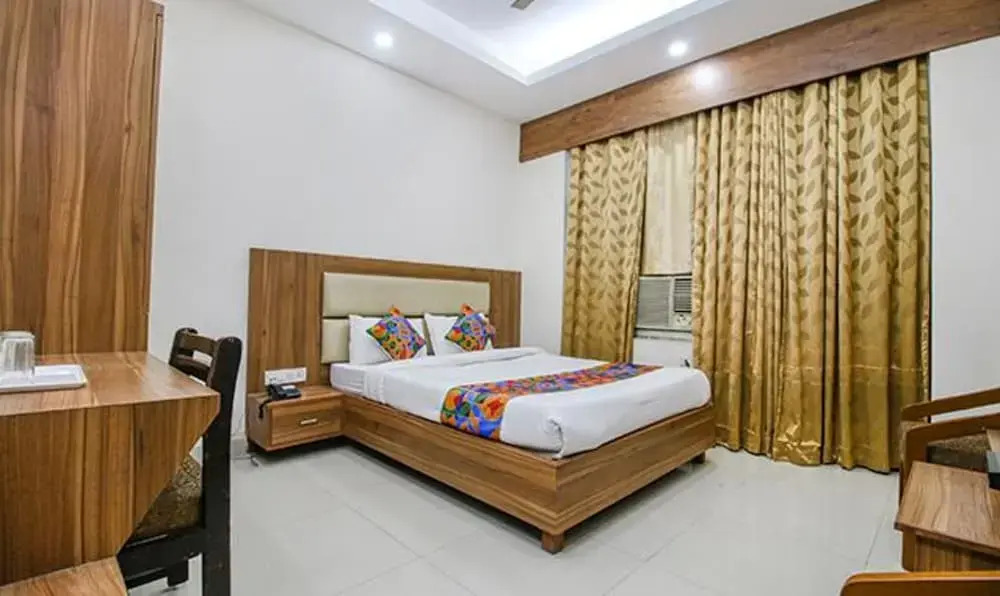 FabHotel Silver Inn I - Near Prabhat Chauraha