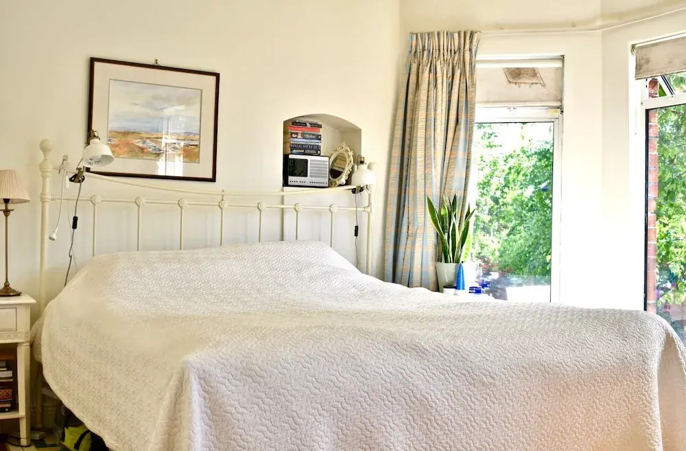 4 Bedroom Family Home Near Ranelagh