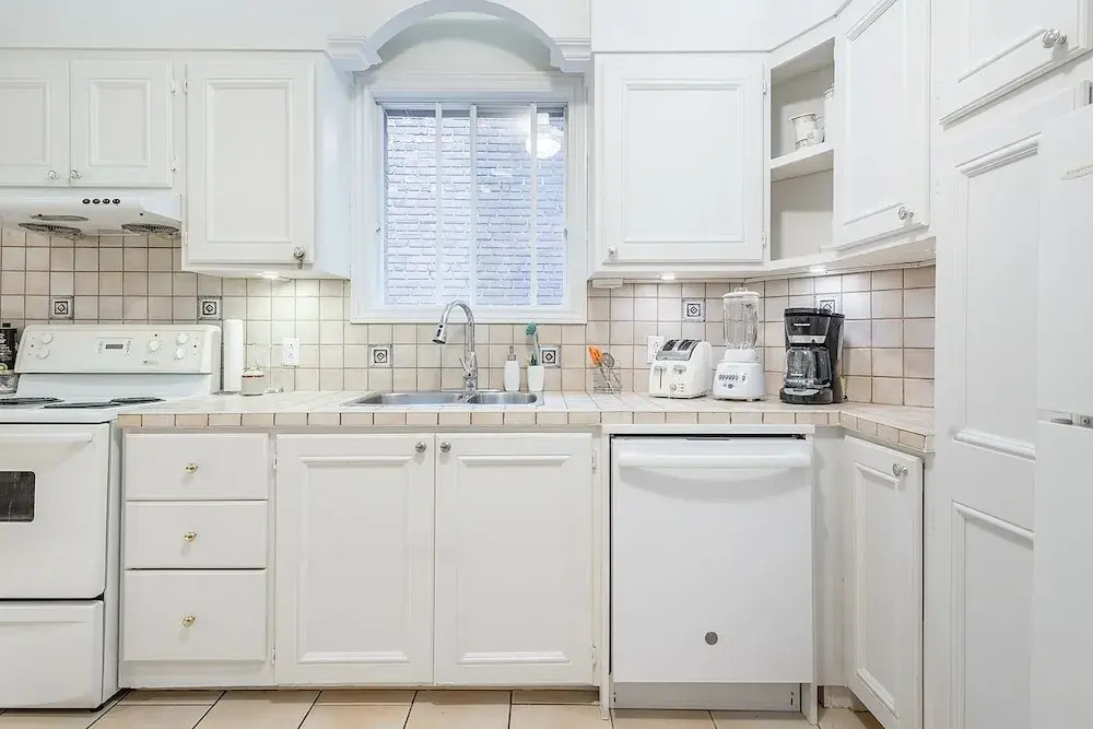 Beautiful Vintage 2BR- Heart Of Downtown