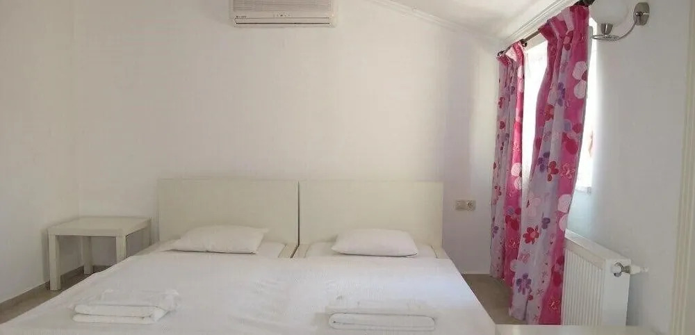 Villa CRL5 by JoyLettings