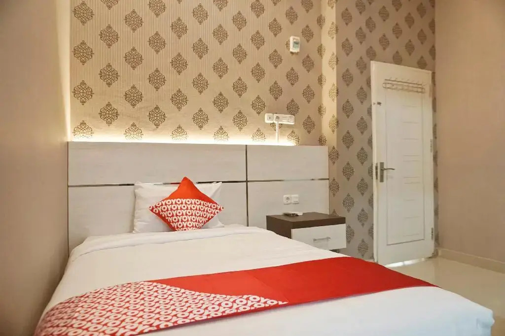 RedDoorz Syariah near Sultan Syarif Kasim II Airport