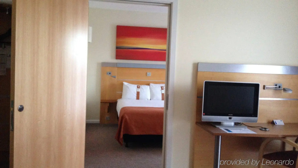 Holiday Inn Express London - Epsom Downs by IHG