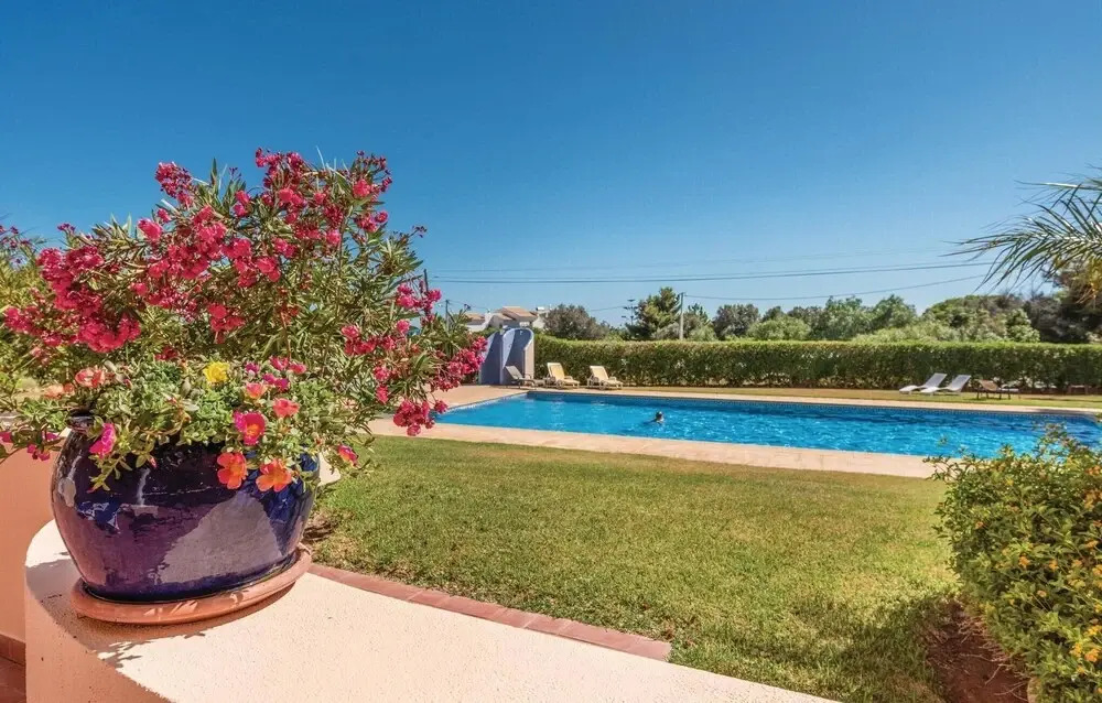 Beautiful Home in Lagoa With Wifi and 2 Bedrooms