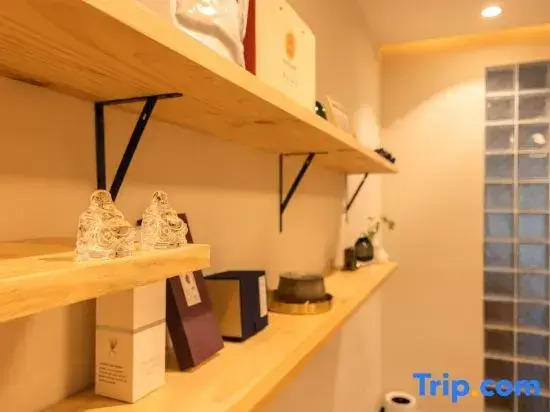 Shanghai Yijia Boutique Theme Apartment National Convention and Exhibition Center Hongqiao Shop