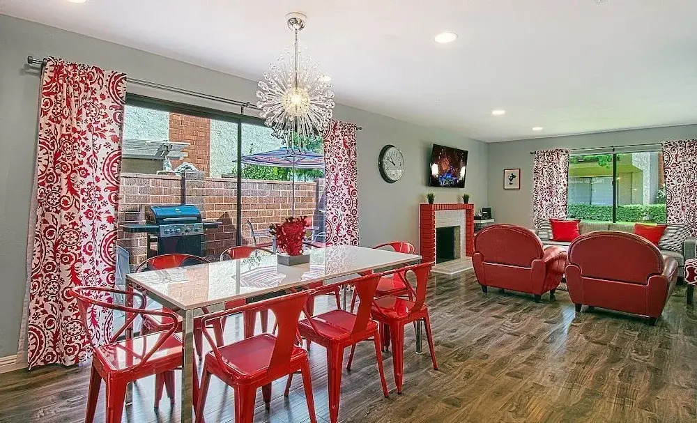 Suite Escapes 4 3 Bedrooms 2.5 Bathrooms Condo