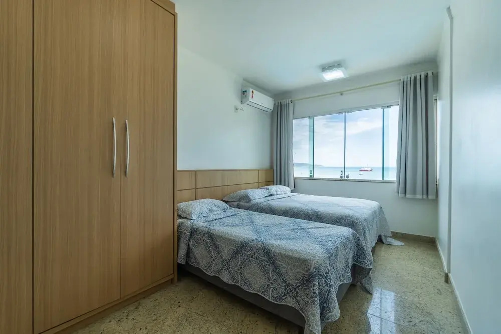 Triplex pé na areia