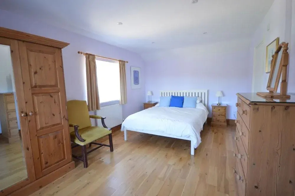Rookley Farm Lodge Charming Manor Pool House with Heated Pool, Tennis Court & Gardens - Isle of Wight Rural Countryside Escape