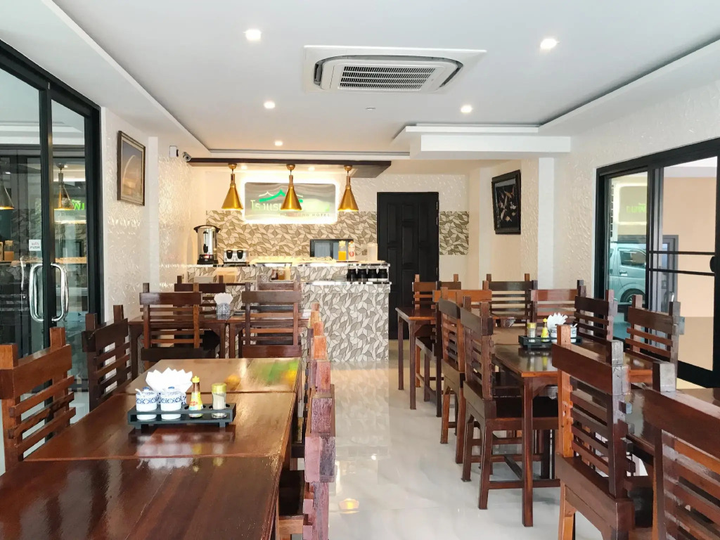Porpiang Hotel - โรงแรมพอเพียง