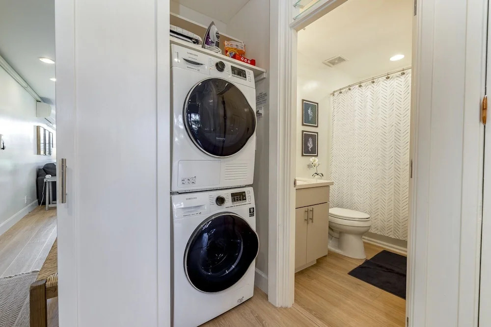 Kuic146w 1 Bedroom Condo by RedAwning