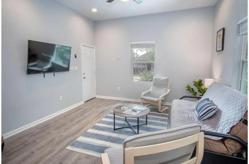 Cozy and Lovely 2BR 2BA Apt#a Near Lively Downtown