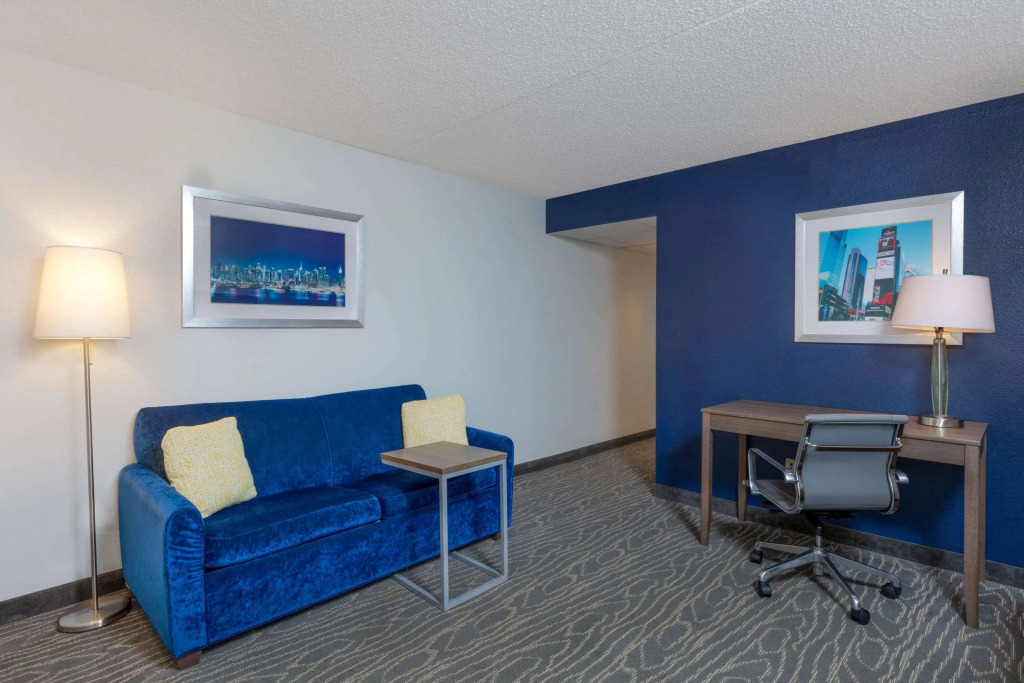 La Quinta by Wyndham Secaucus Meadowlands
