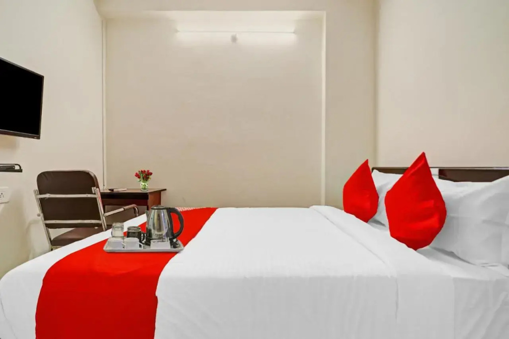 OYO 70119 Happy stay Hotels
